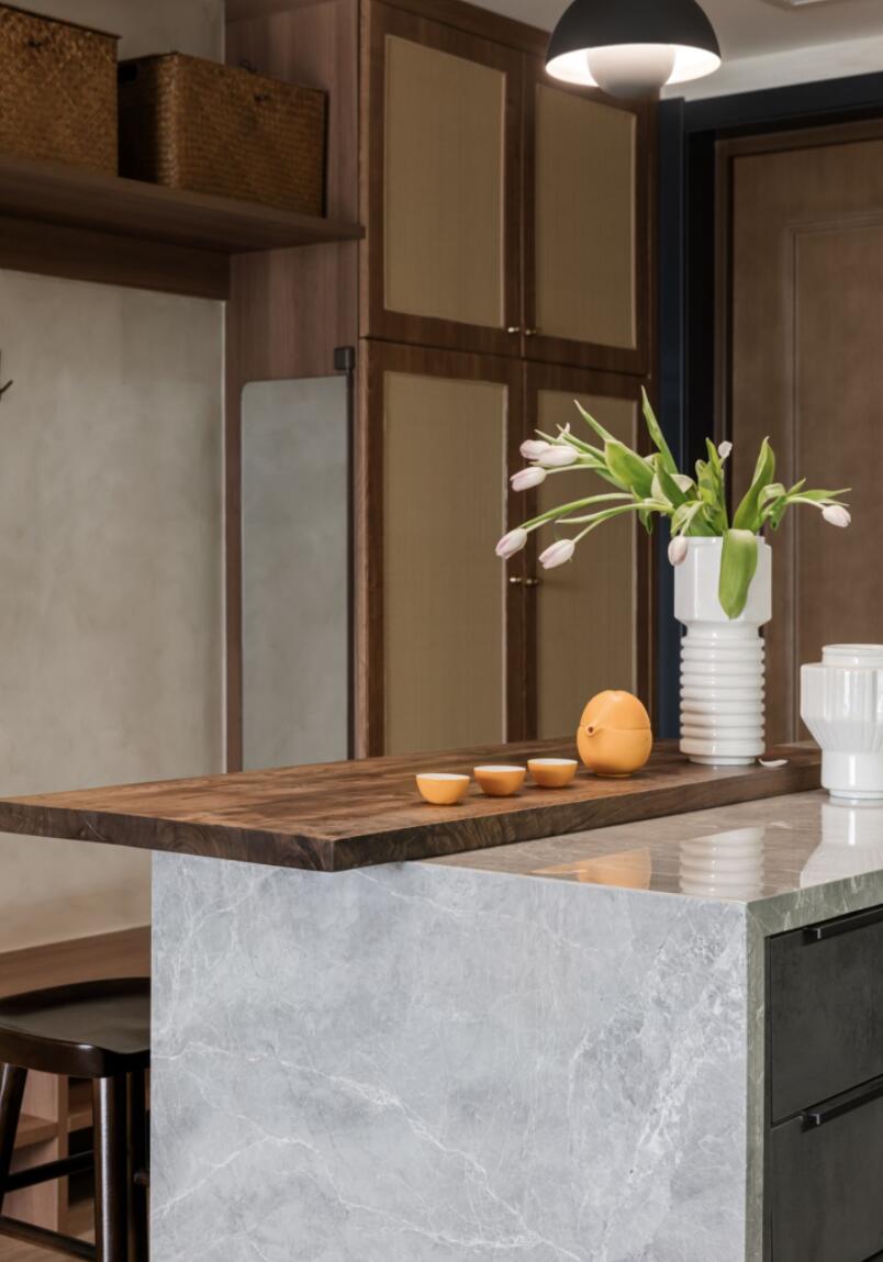 越来越多人喜欢把餐桌摆在客厅,只有尝试过,才知道有多实用