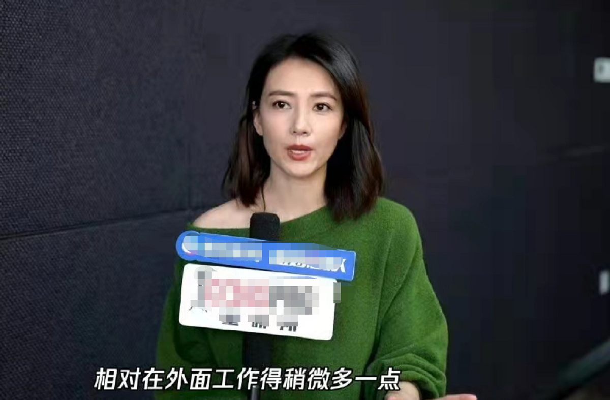 高圆圆|42岁高圆圆被赵又廷宠成小公主！穿露肩毛衣法令纹抢眼，老了也美