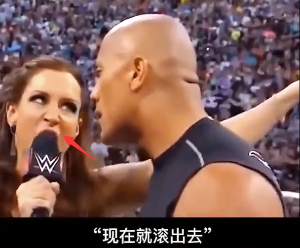 道恩·强森|当年巨石强森被女拳手骂下台，犹豫后叫来人群中的她，结局有点惨