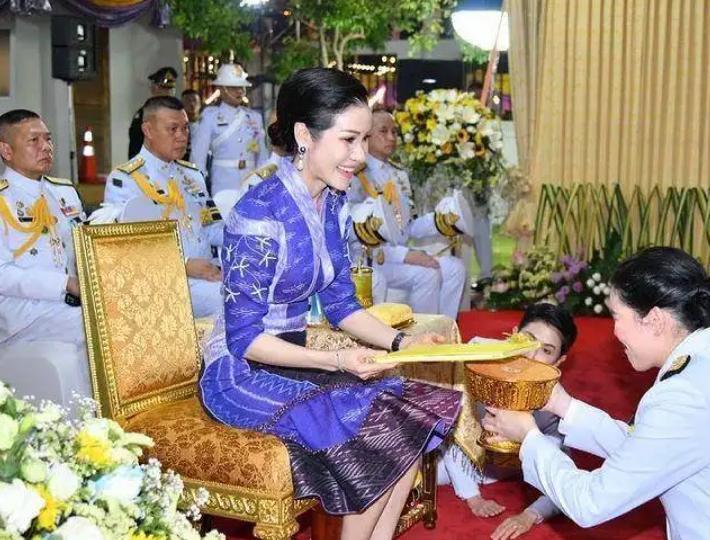 诗妮娜|51岁西拉米注定重回后宫，诗妮娜隐退用意深远，双美组合腾出空位