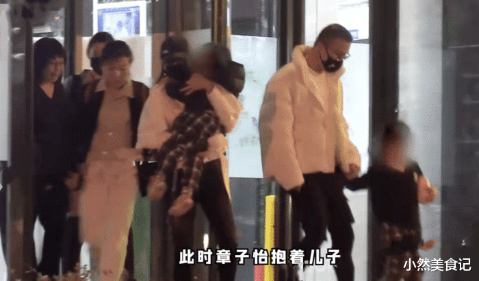 汪峰|汪峰获小女儿探班，称她是自己的音乐总监，醒宝沉稳大气领导范儿十足