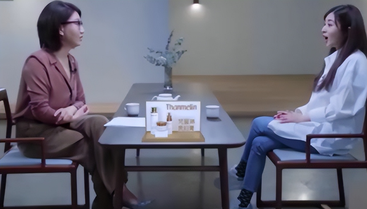 张含韵|张含韵疑似恋情曝光，曾被骂“公交车”女孩，在节目上被强迫看自己的不雅照