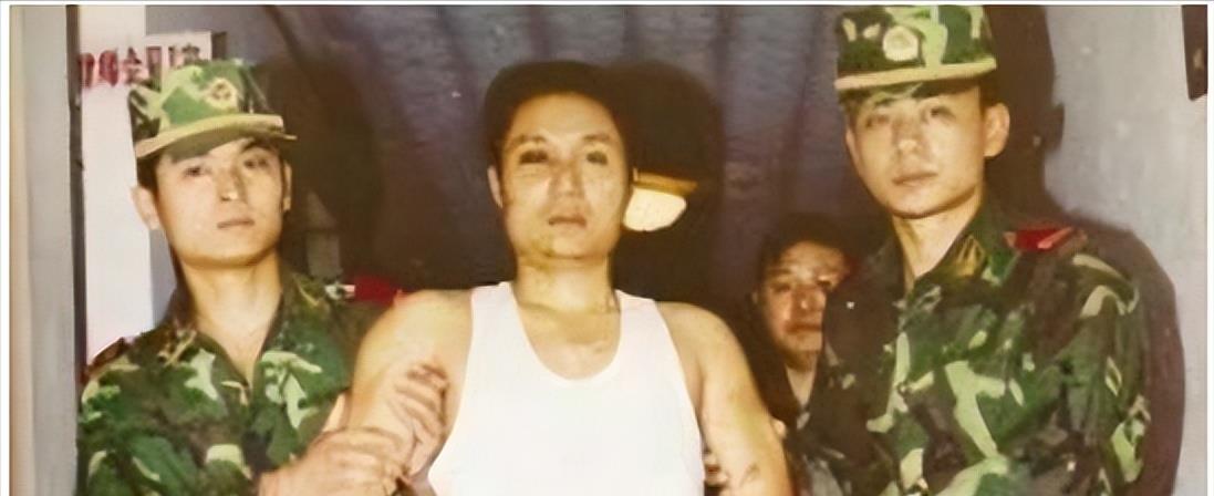 湖南暴徒张君:劫财600多万,6年杀26人,5个情妇四个被判处死刑
