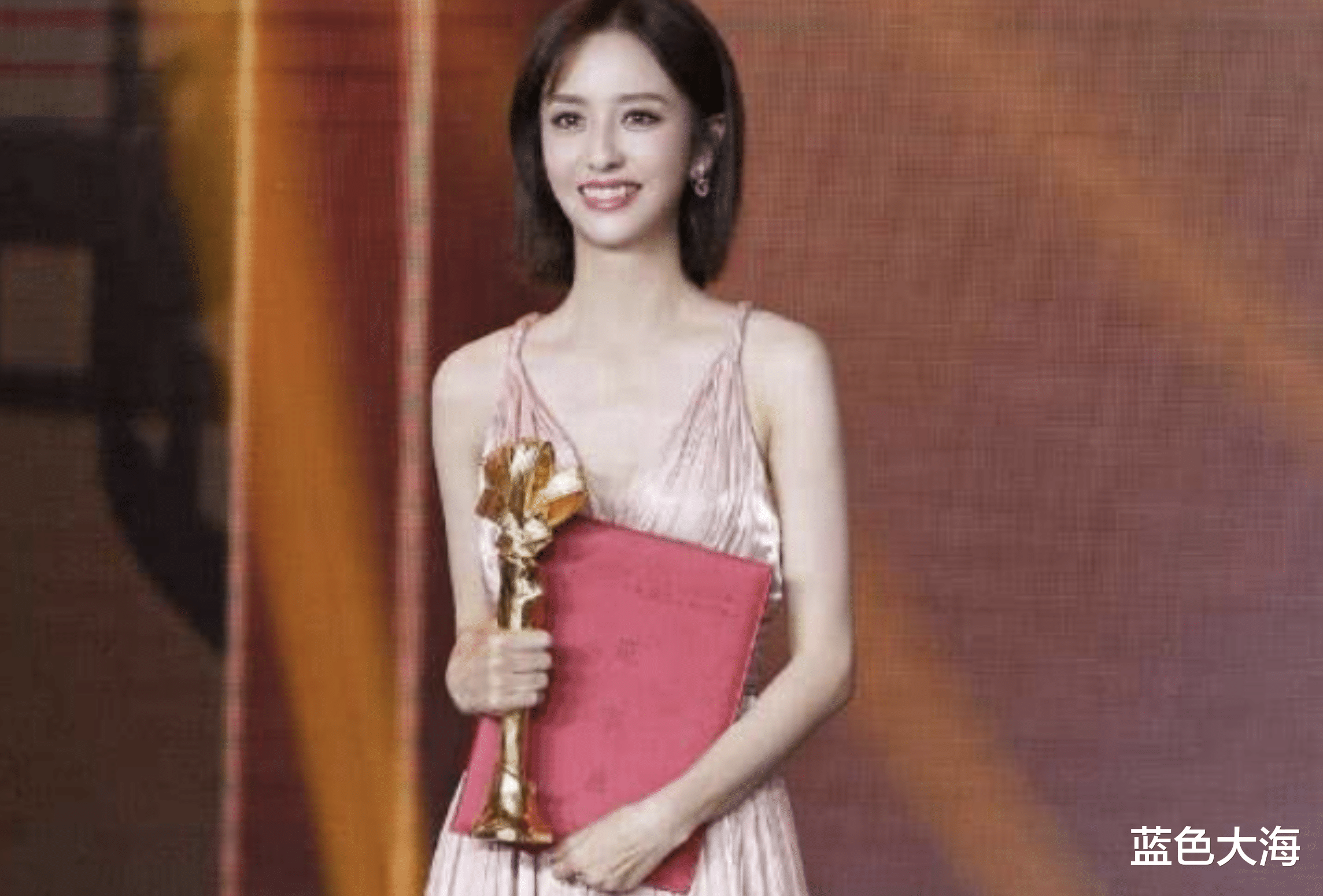痘痘 10位有“上镜脸”的女星，真人干瘪黑瘦，荧幕上艳光四射，反差大