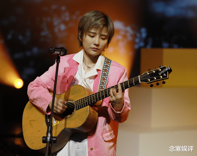 许飞|许飞在美国过圣诞节,因微博定位显示在白宫,引发了不小的争议