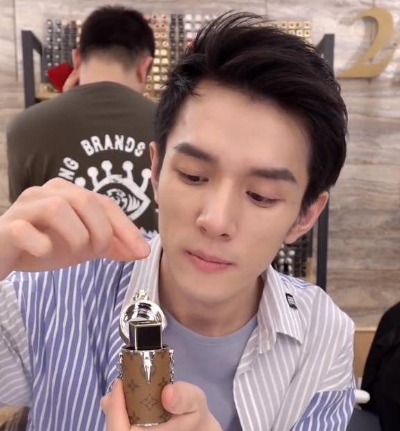 李佳琦|“带货一哥”李佳琦罕见停播25天，直播入口被关闭，他怎么了？