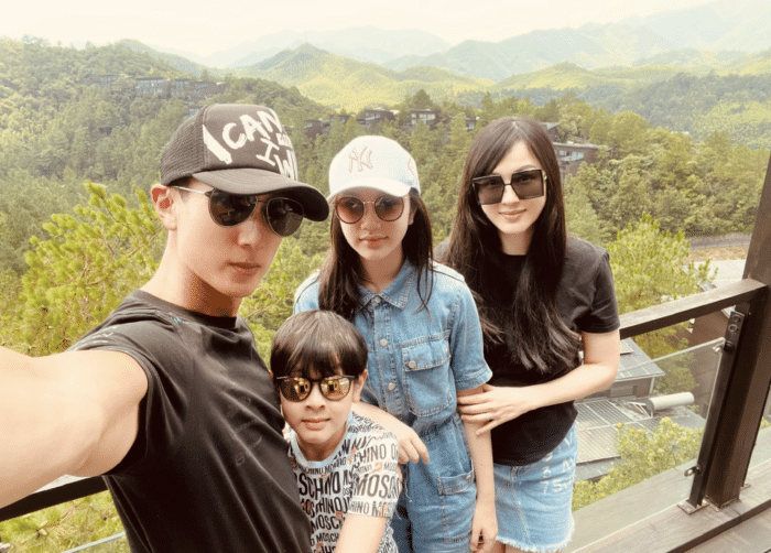 吴尊|吴尊看澳网追星纳达尔,携家人与偶像合影,43岁妻子颜值气质出众