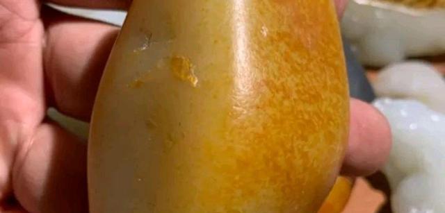 翡翠|怎么鉴别一块石头是不是玉