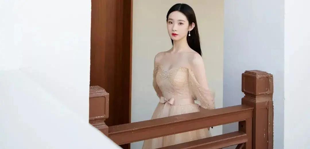 张艺凡|张艺凡,甜美软萌的宝藏女孩