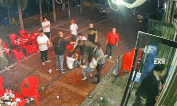 再来扒一扒唐山烧烤店打人的9个人中的两个女的,看看她俩被抓到底冤不冤