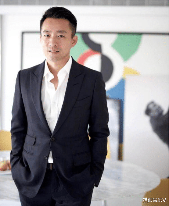 张颖颖|大胆认爱？汪小菲张颖颖疑似同框照曝光，与女方十指紧扣秀恩爱