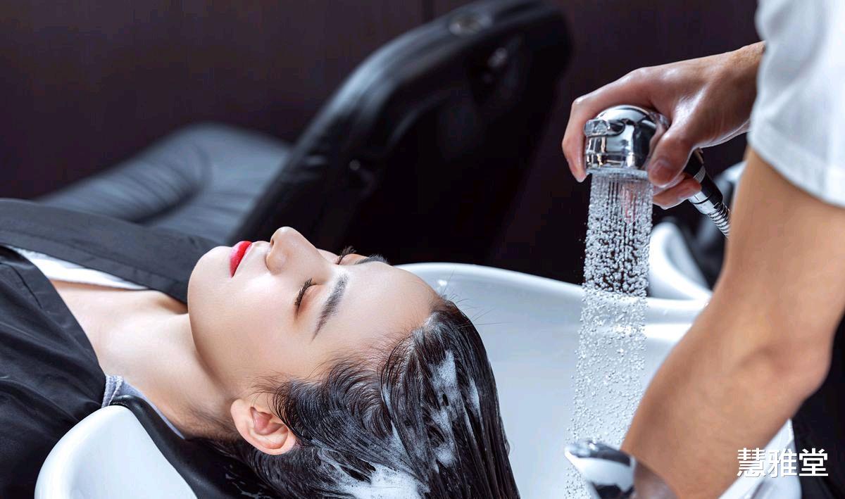 洗发水|如何预防头发稀少的现象？4个日常方法，长期坚持，或能帮到你