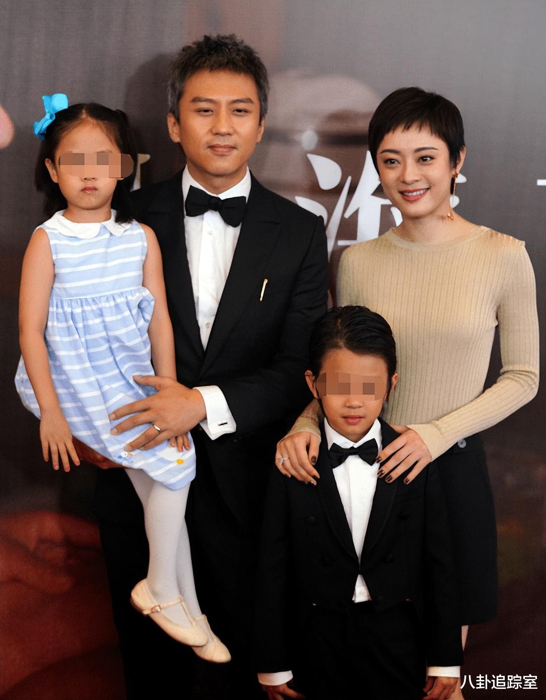 邓超|邓超孙俪传婚变后,现身上海高级饭店,手拿巨厚档案袋与老者握手