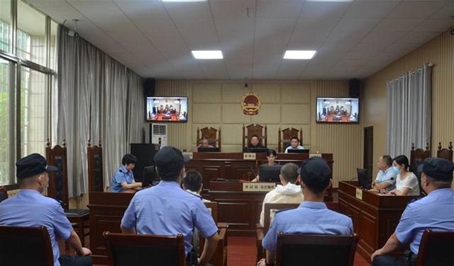 案例:男子将富商关进铁笼,索要5000万债务,连人带笼沉入水库