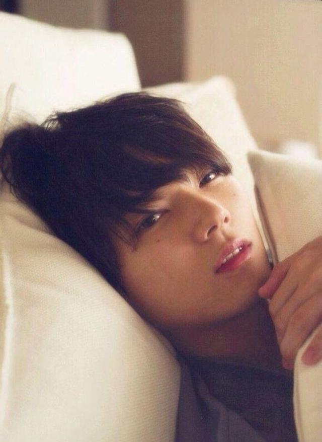 突袭|中日韩“泪痣男神”图鉴：骨相平平无奇，却靠泪痣拯救了一张脸