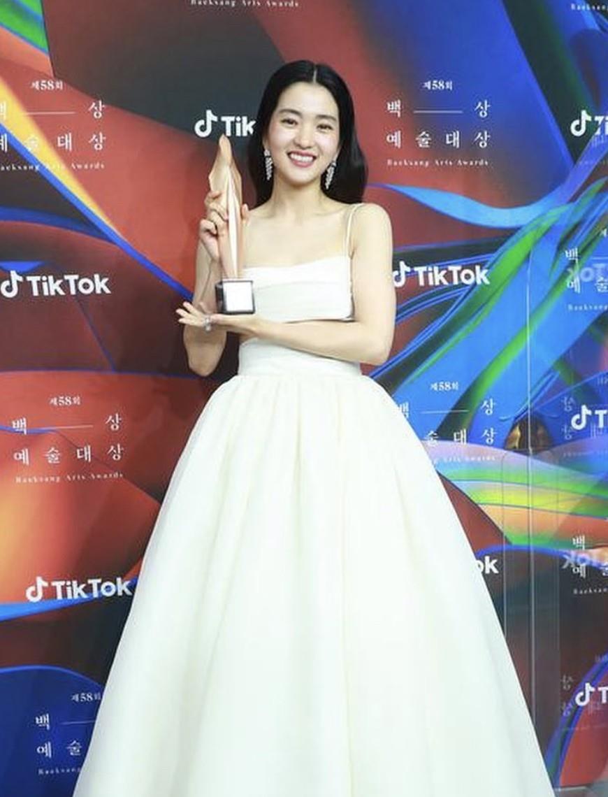 金泰梨|金泰梨终于封后了！忠武路三金她最强势上位