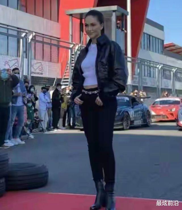 吉克隽逸|周杰伦夫妇逃不过中年发福,同穿皮衣一个油腻一个富态,影响气质