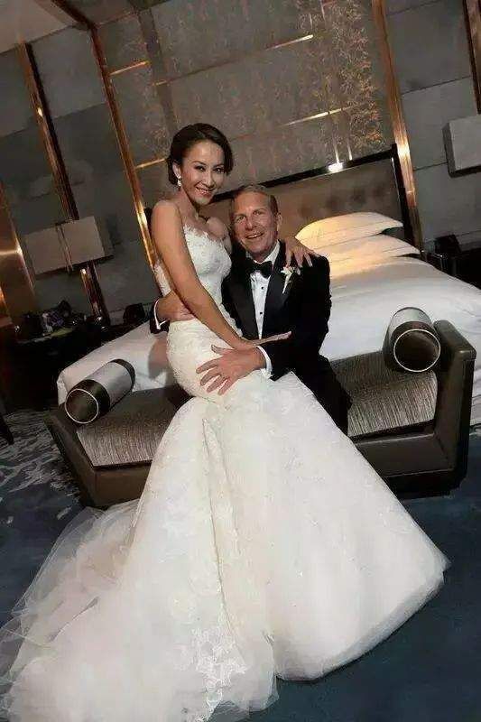 李玟|卖弄性感三十年，没人敢骂她