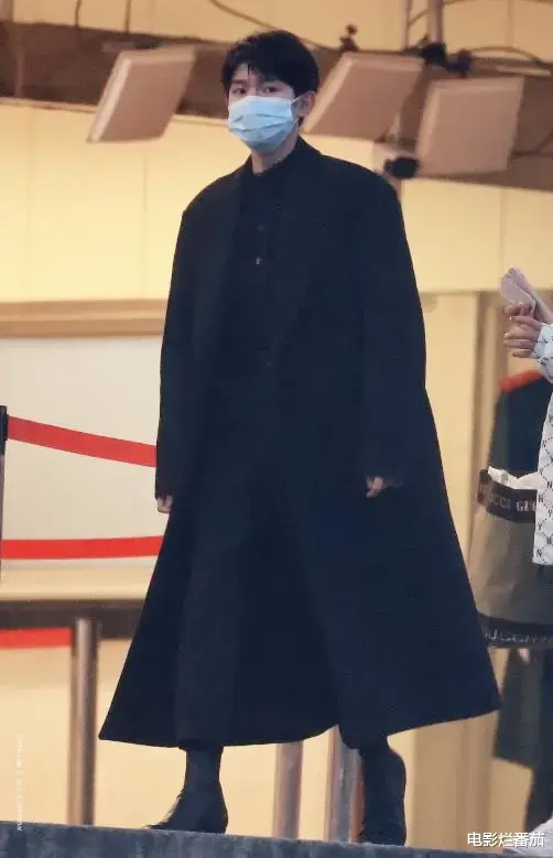 春晚|春晚四次联排：赵丽颖一笑迷人，张小斐美目顾盼，朱一龙走路生风