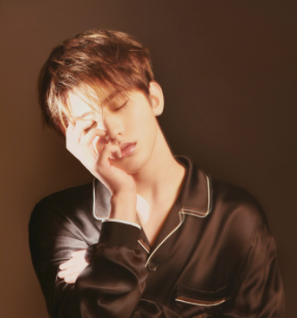 蔡徐坤|蔡徐坤与两位前辈因争议上热搜,粉丝竟捂手言和,原来是误会