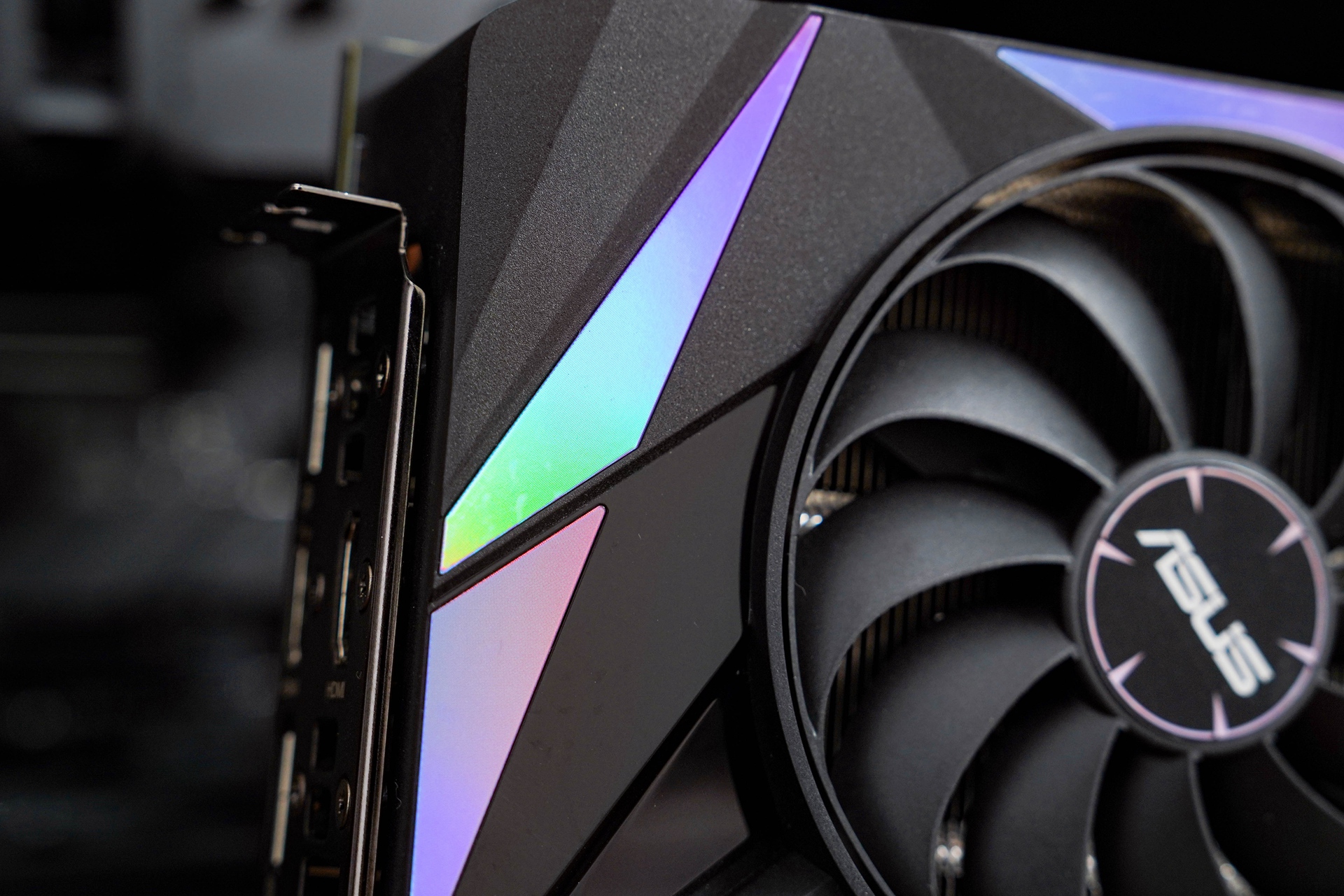 裁员|打破“行业内卷”性价比爆品,549元的JONSBO D31 Mesh装机体验