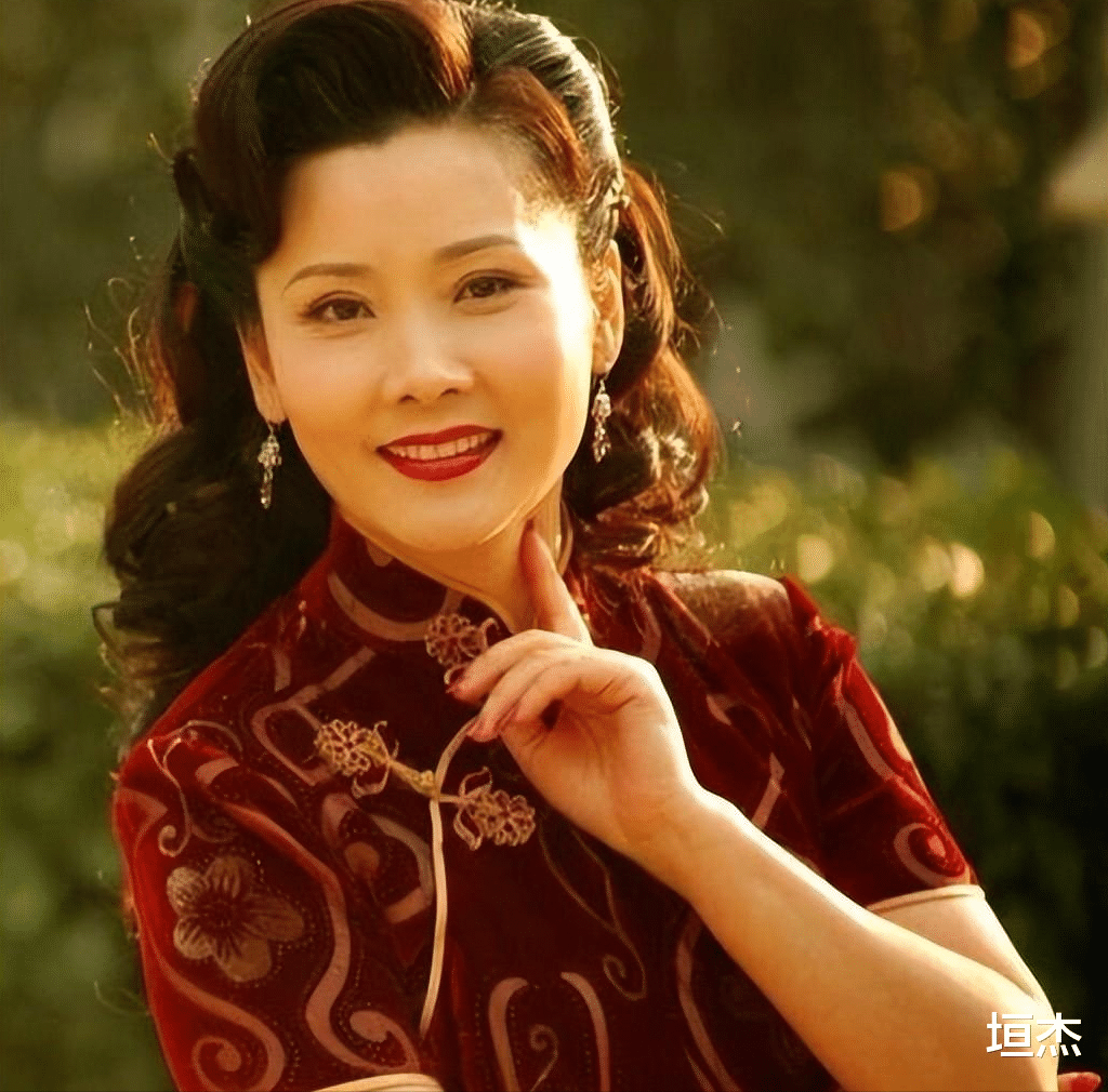 谢楠|9位情史干净的内地女星,把生活过成偶像剧,有人与初恋相守47年