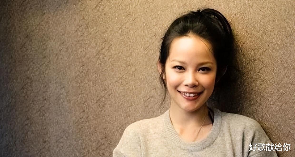 保安|香港过气明星：酷似梁朝伟，无奈当保安，撞脸谢霆锋，转行开公交