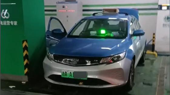 杭州一出租司机疑猝死车内，知情者：长期熬夜猝死了，未接电话几十个