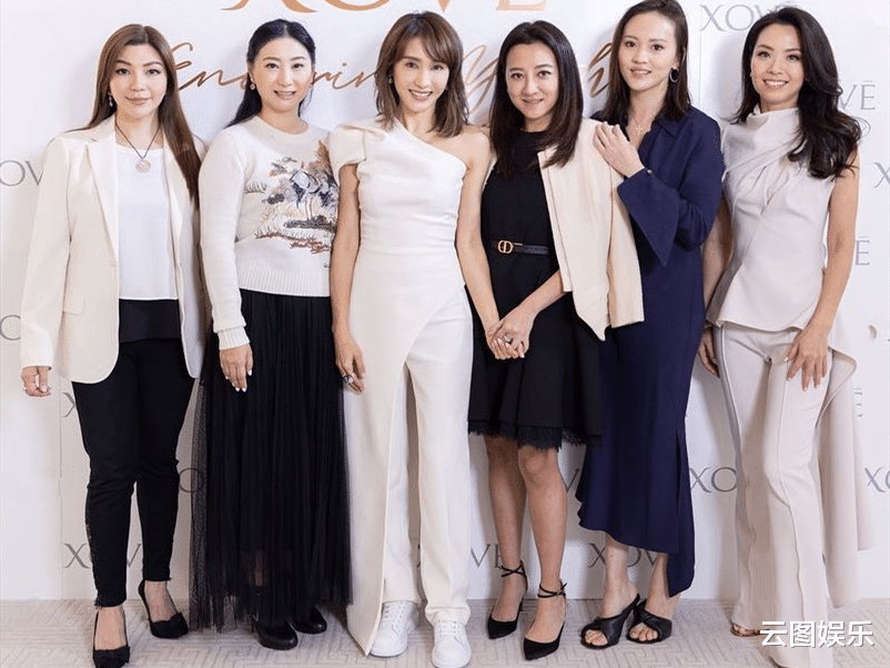 黎姿|51岁黎姿举办活动，半个港圈名媛前来祝贺，甘比拎18万包显阔气