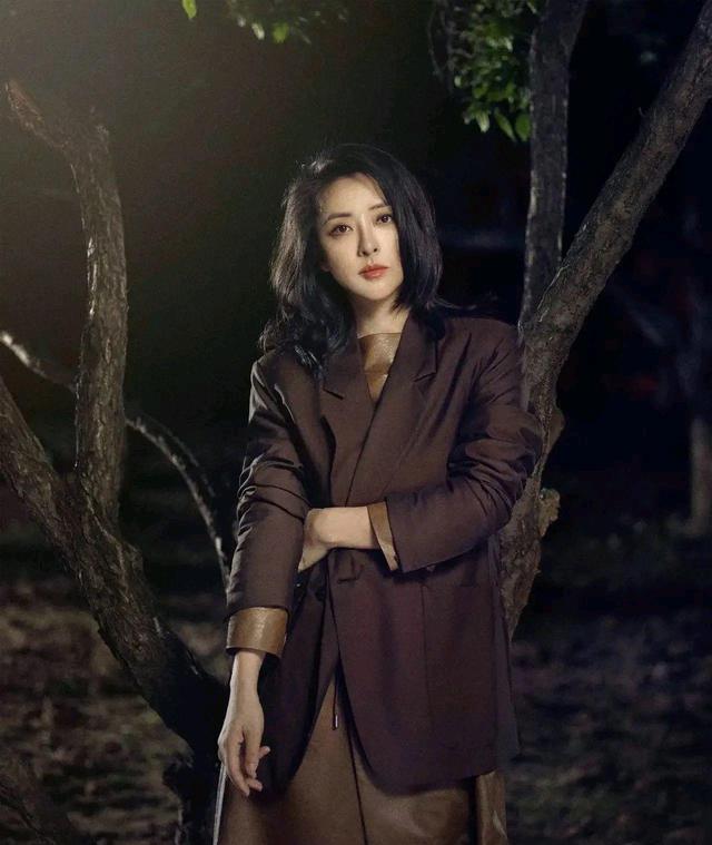 殷桃|《人世间》演员集体换现代装,雷佳音一如既往的憨,殷桃气场强大