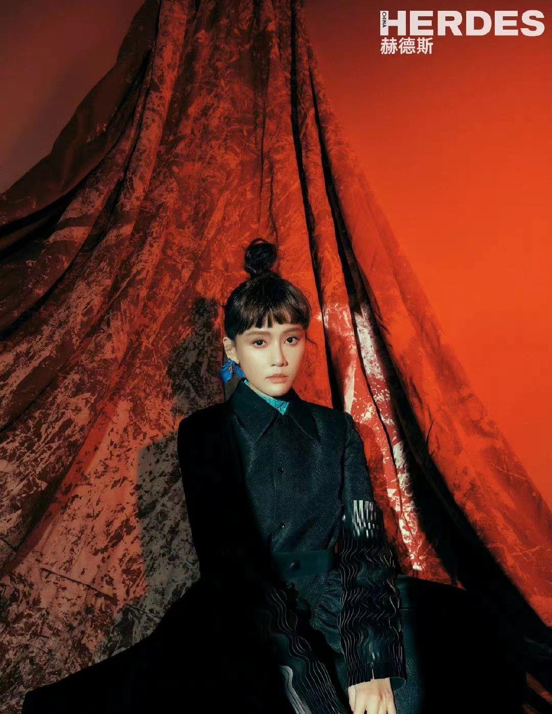 王丽坤|陈乔恩瘦太狠了，剪齐刘海变锥子脸像戴假发，模样大变像换了个人