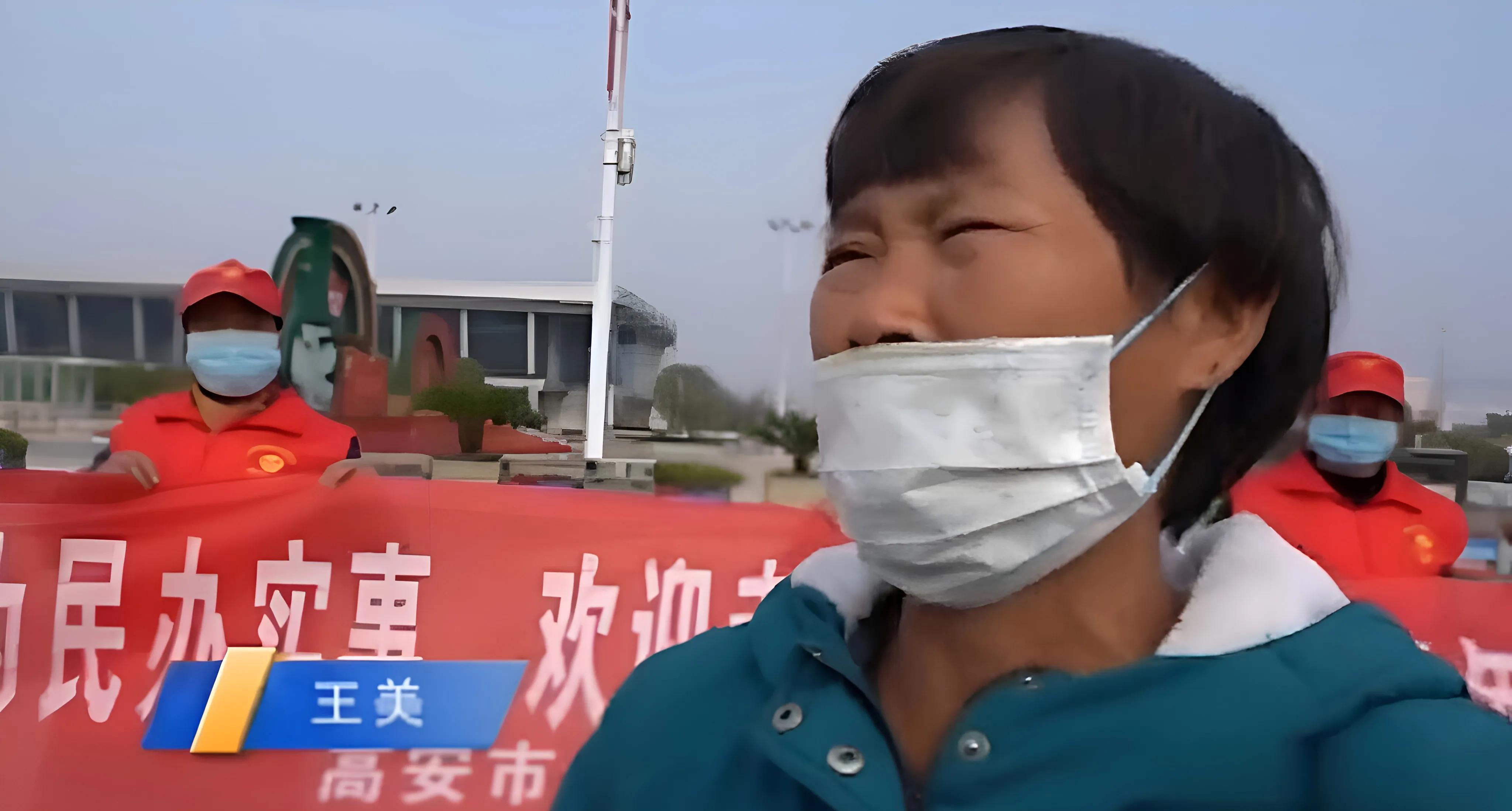 女子抛下3岁儿子跟富商私奔,26年后请求儿子原谅,儿子:不想见