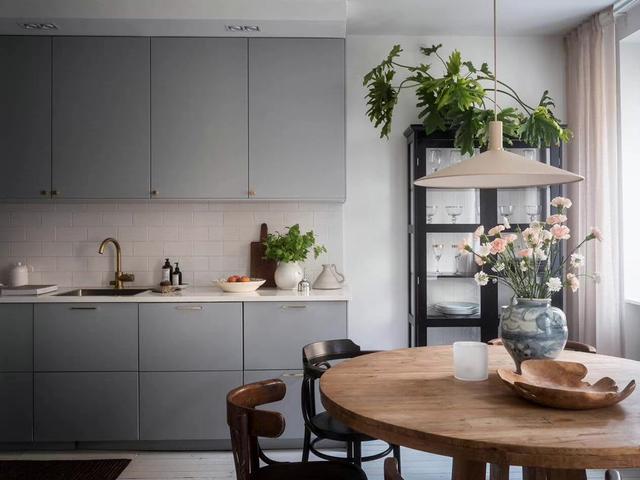 柔软的斯堪的纳维亚之家,柔和色调宁静无边,自然露台疗愈身心