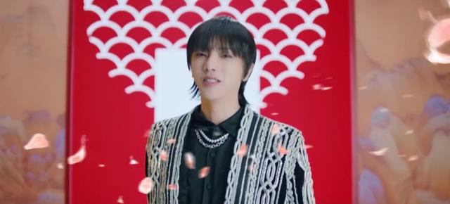 华晨宇|芒果台《春天花会开》曝预告，华晨宇模样大变，牙齿和脸型反差大