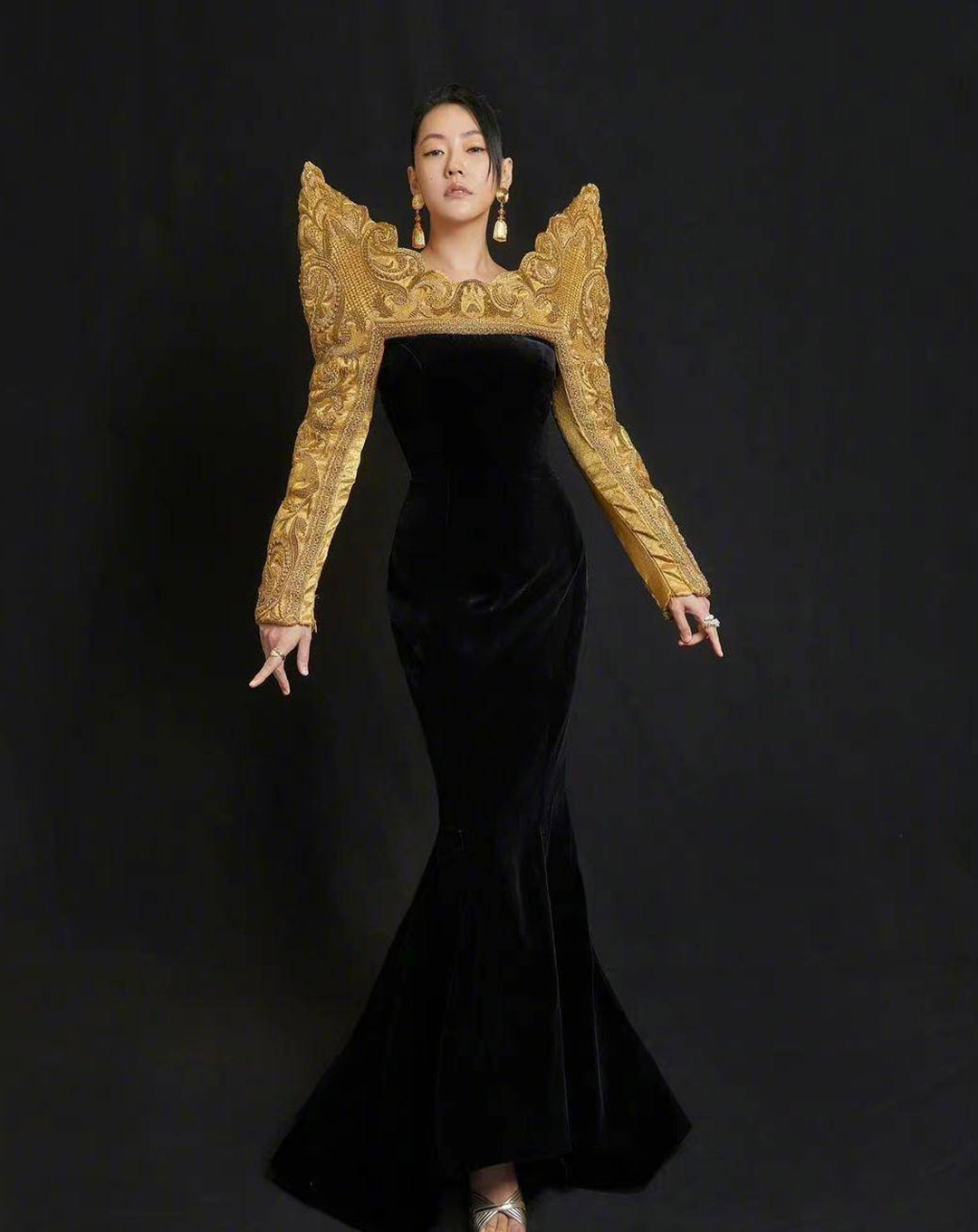 林志玲|林志玲老公去颁金钟奖,风度翩翩全程只用中文,自称是第一代姐夫