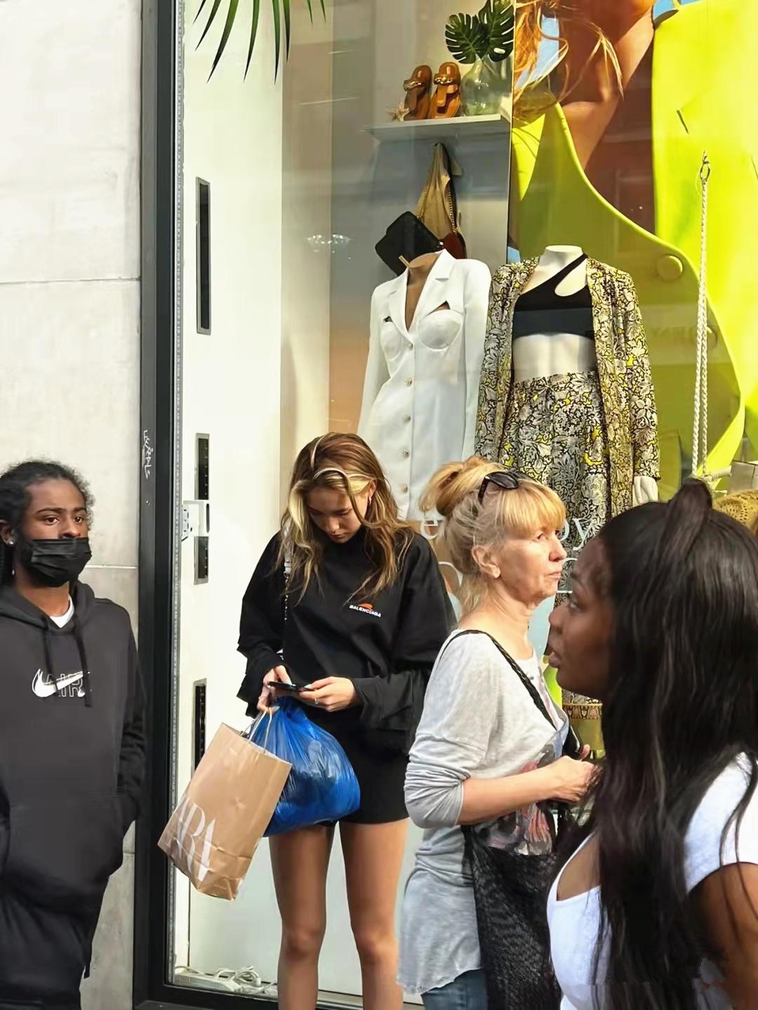 伦敦|多位中国粉丝在伦敦偶遇谷爱凌！逛平价服装店，被粉丝赞温柔可爱