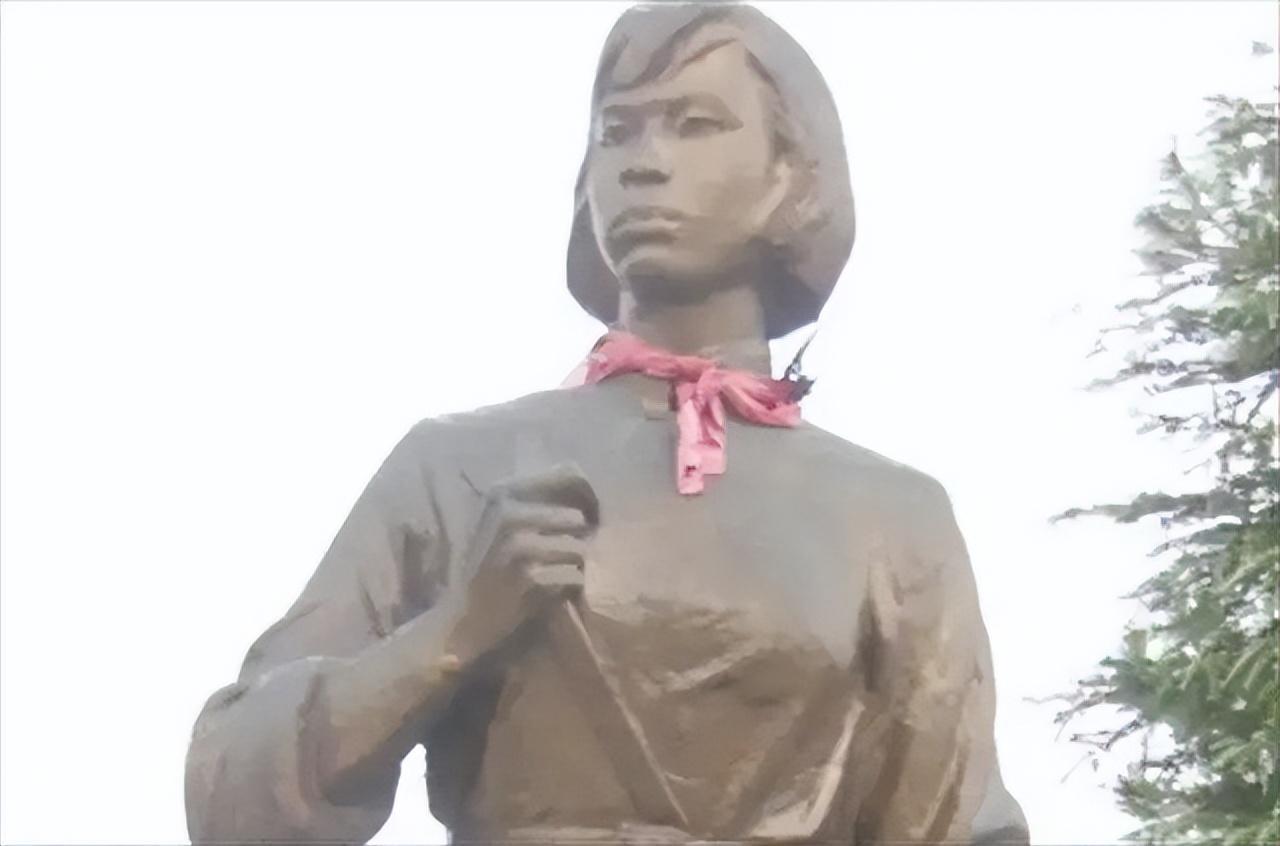 1966年衡山县挖出一块墓碑,只露一个毛字,专家考证后确定身份
