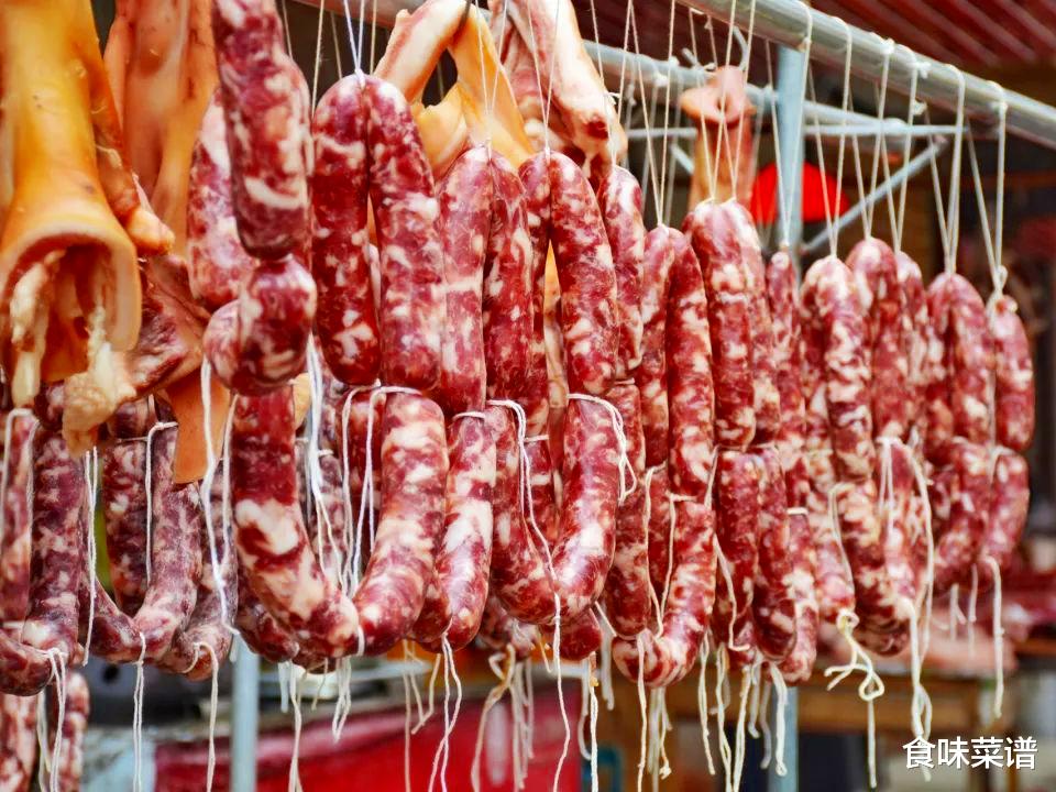 明天腊月二十六,俗称“割年肉”,五种年货要备齐,年味越来越浓