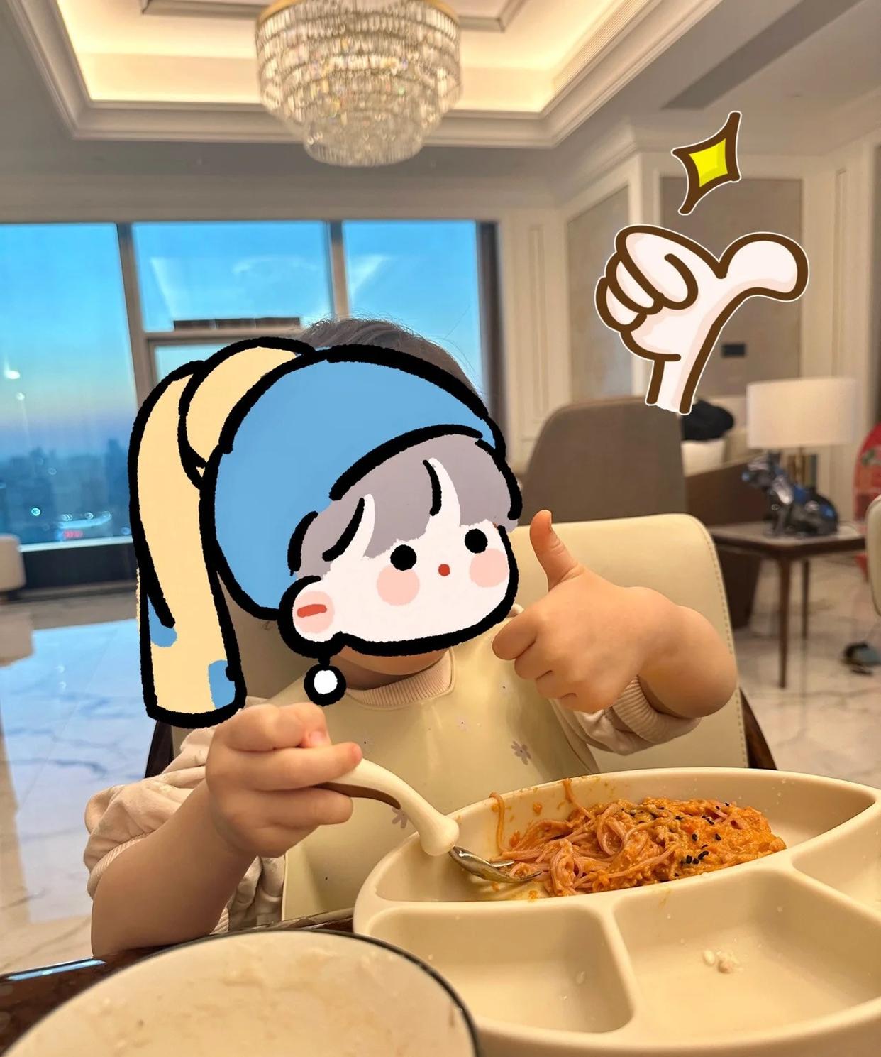 景甜|张馨月带女儿做核酸,称赞2岁女儿像童模!衣服价格被扒太接地气