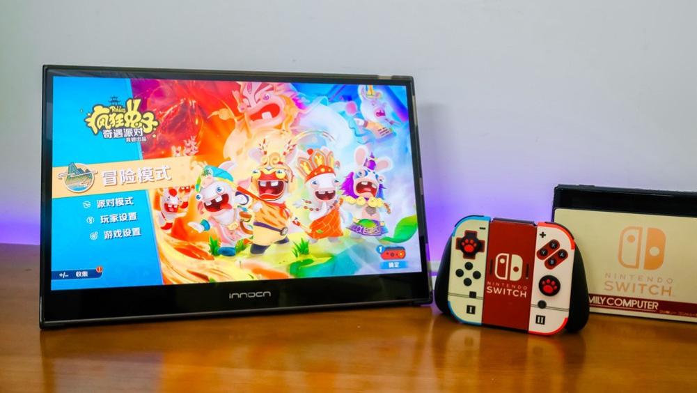 显示器|便携显示器也玩美术屏，不止苹果好伴侣，1ms响应玩竞速游戏真香