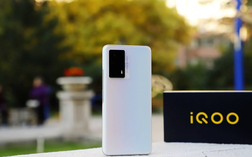 芯片|高性价比产品一降再降，5000mAh+6400万三摄，高配降至1579元