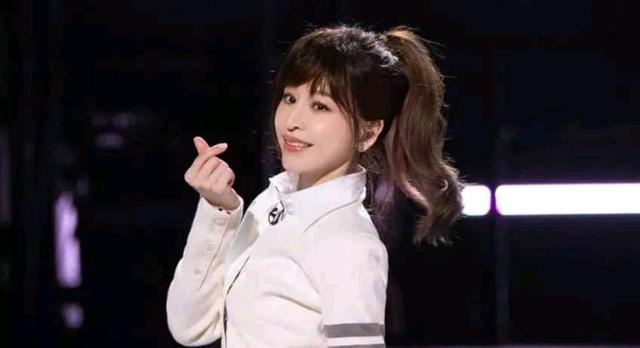 赞达亚|王心凌为何爆红？《浪姐3》花絮: 别人都在看演出，只有她默默洗碗