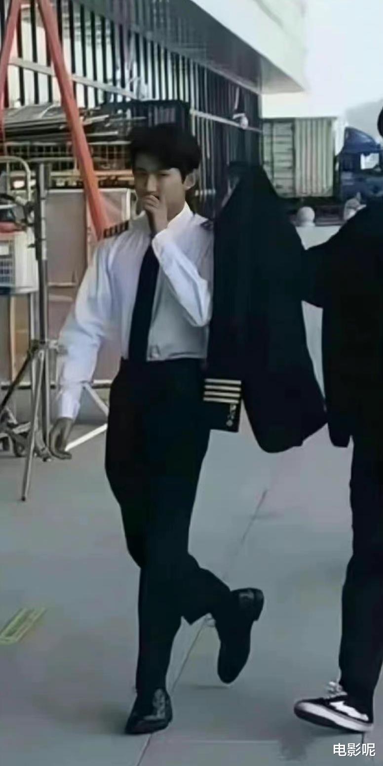 郭雪芙|王源《灿烂灿烂》获得发行许可证,机长高远指日可待!