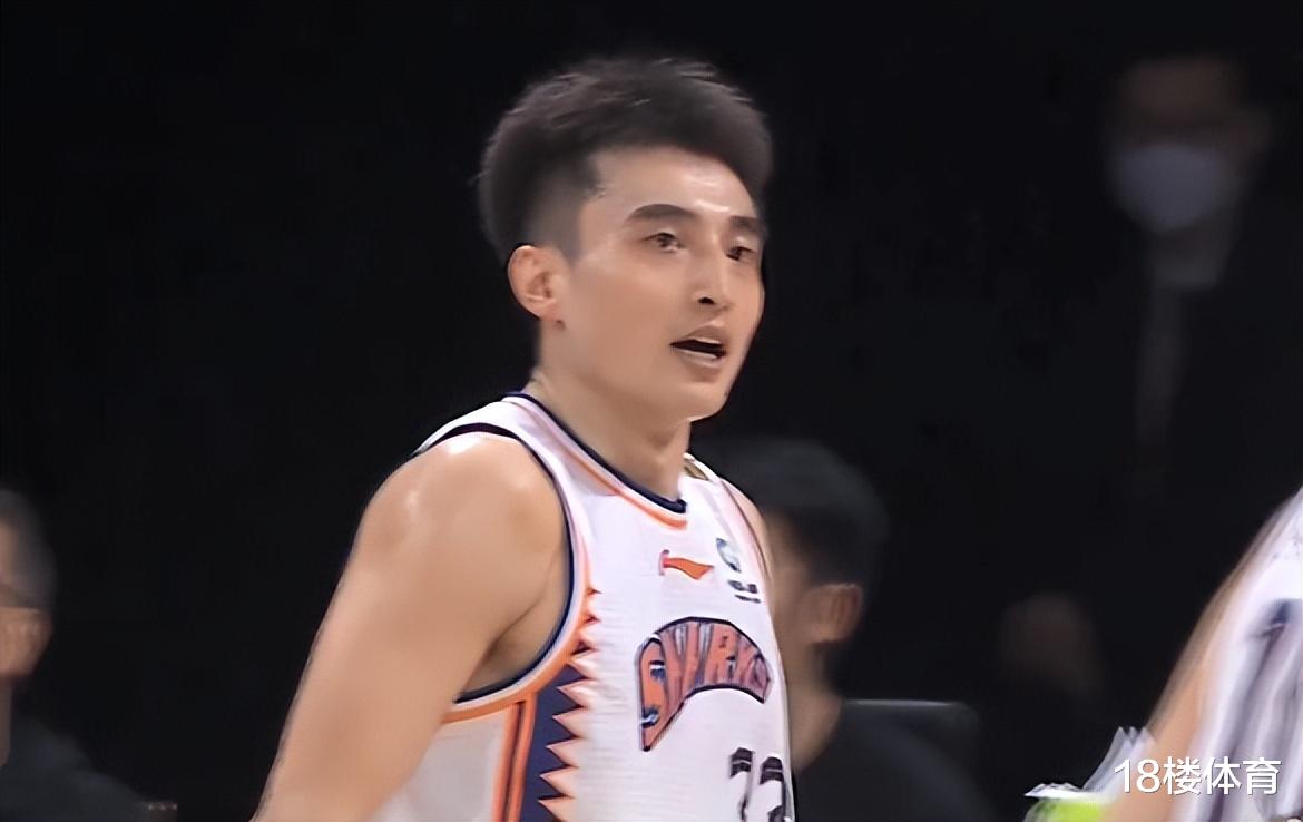 上海男篮|上海男篮止步四强，王哲林不够强硬，可兰白克扮演精神领袖