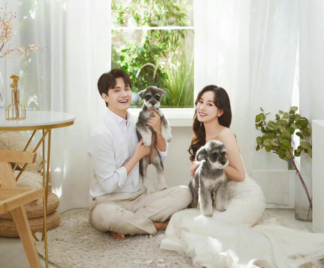 张檬|张檬金恩圣婚礼彩排照曝光,两人穿情侣装,张檬挽着爸爸