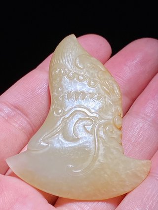 和田玉籽料|清乾隆 和田玉籽料 龙首斧形 玉钺 玉珮 挂件