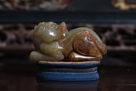 |舊藏和田玉籽料“枣红皮 瑞兽”