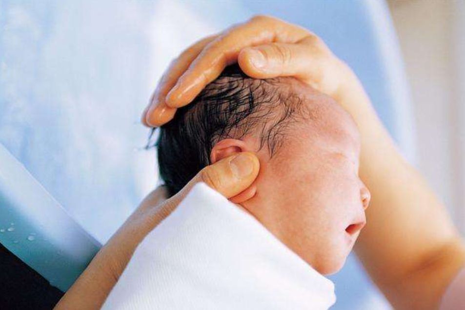 减肥产品 3个月宝宝因头发走红,发量惊人发型抢眼,被调侃是骑摩托车来的