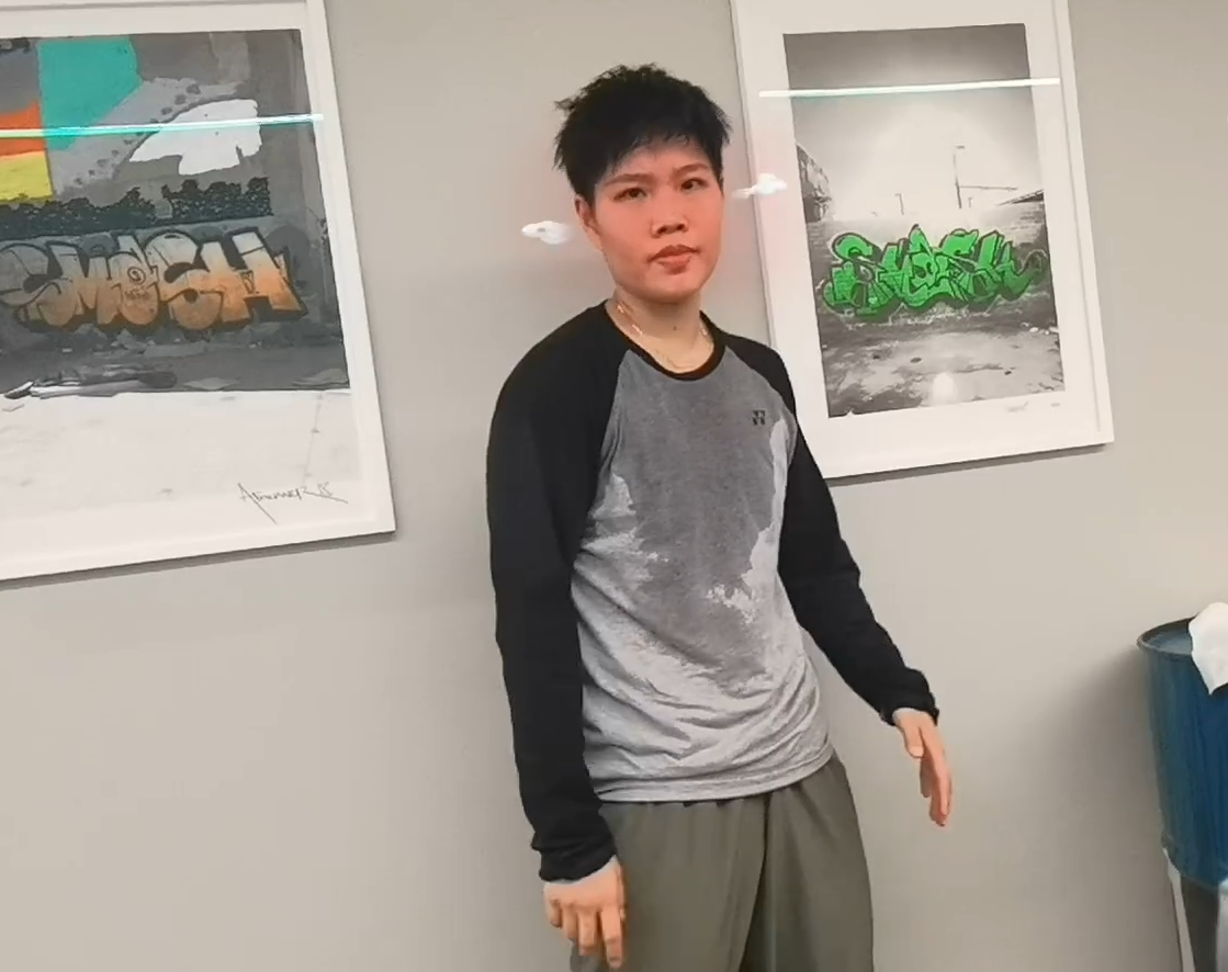 王皓|国羽奥运冠军训练超认真！T恤被汗水打湿贾一凡围观，遭队友调侃