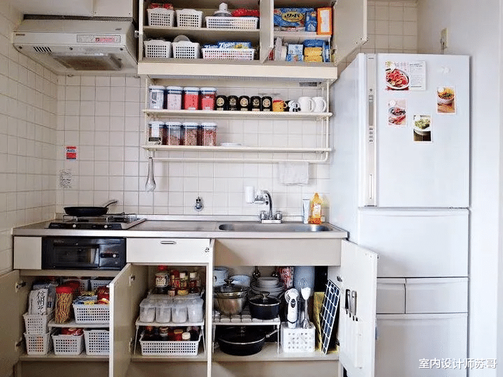 建议女人：灶台别摆瓶瓶罐罐，学会这么做，干净又美观